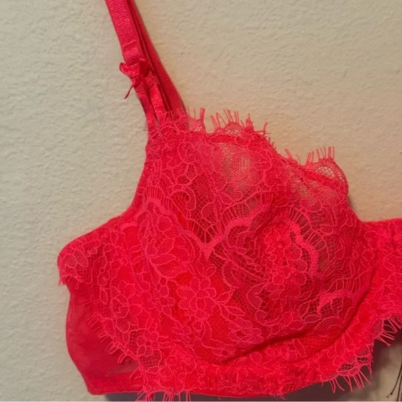 Victoria’s Secret Lace Demi Bra 💖✨ Size 36B - Picture 2 of 5
